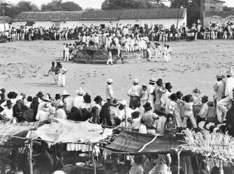 Fiesta in Juchitan (Tina Modotti) - Muzeo.com