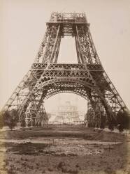 La Tour Eiffel construite jusqu'à la deuxième plate-forme (anonyme) - Muzeo.com