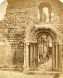 Church ruins with three men (Roger Fenton) - Muzeo.com