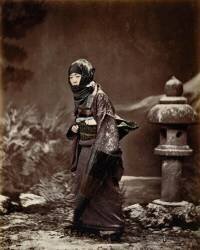 Femme en costume d'hiver (Stillfried & Andersen) - Muzeo.com