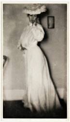 Lady in White (Clarence Hudson White) - Muzeo.com