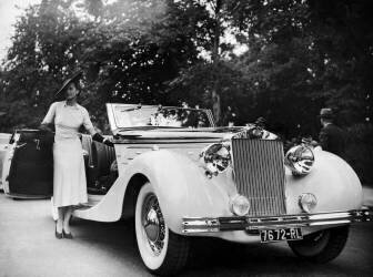 Concours d'élégance à Paris en 1937 (Keystone) - Muzeo.com