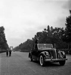 French President Vincent Auriol on The Champs Elysees in Paris (Rue des Archives) - Muzeo.com