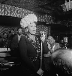 Portrait of Ella Fitzgerald, Dizzy Gillespie, Ray Brown, Milton, Jackson, and Timmie Rosenkrantz, Downbeat, New York (William Gottlieb) - Muzeo.com