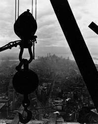 View of Lower Manhattan from the Empire State Building (Lewis Wickes Hine) - Muzeo.com
