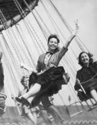 Leslie Caron sur un manège de fête foraine (Keystone) - Muzeo.com