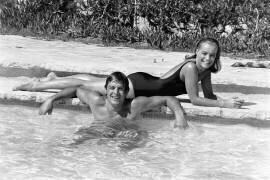Alain Delon et Romy Schneider (Reporters Associés) - Muzeo.com