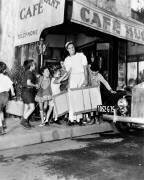 An American in Paris with Gene Kelly (Rue des Archives) - Muzeo.com