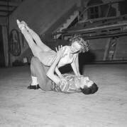 Dancers Roland Petit and Moira Shearer during a rehearsal of ballet (Rue des Archives) - Muzeo.com