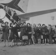 Dior models leaving Paris for USA (Rue des Archives) - Muzeo.com