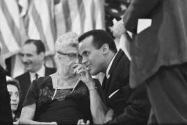 Eleanor Roosevelt with Harry Belafonte at an election rally (Orlando Suero) - Muzeo.com
