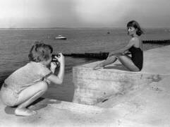 French Actress Stephane Audran Photographed By her Son Thomas (Rue des Archives) - Muzeo.com