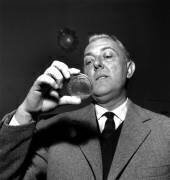 French Director Jacques Tati Has Received A Prize (Rue des Archives) - Muzeo.com