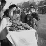 Fun Fair in Paris March 24, 1951 (Rue des Archives) - Muzeo.com