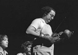 Gala of the show of Coluche at the Theatre du Gymnase in Paris (Rue des Archives) - Muzeo.com
