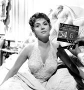 Gina Lollobrigida on Set of Film Flesh and the Woman (Rue des Archives) - Muzeo.com