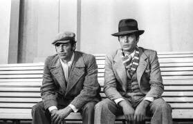 Jean Paul Belmondo and Alain Delon (Rue des Archives) - Muzeo.com
