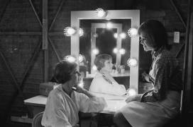 Julie Andrews and Mary Tyler Moore on the set of 'Thoroughly Modern Millie' (Orlando Suero) - Muzeo.com