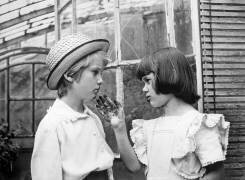 Les Malheurs De Sophie De Jeanclaudebrialy Avec Paprika Bommenel Et Frederic Mestre Le 6 Avril 1981 (b/w photo) (Rue des Archives) - Muzeo.com