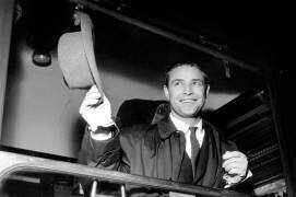 Marlon Brando November 22, 1954 (Rue des Archives) - Muzeo.com