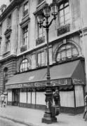 Maxim's Restaurant in Paris (Rue des Archives) - Muzeo.com