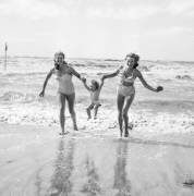 On the beach in Deauville, Normandy, France, July 24, 1950 (Rue des Archives) - Muzeo.com