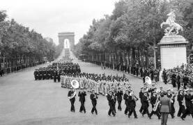Parade of July 14 (Rue des Archives) - Muzeo.com