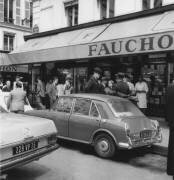 Policemen Interrogating Witnesses Outside Fauchon Shop in Paris (Rue des Archives) - Muzeo.com