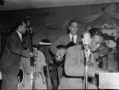 Portrait of Wesley Prince, Oscar Moore, and Nat King Col (William Gottlieb) - Muzeo.com