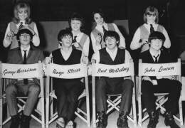 Sixties, England, London, the Beatles being combed for a filming (Keystone) - Muzeo.com