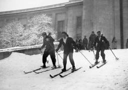 Ski au Trocadéro (Keystone) - Muzeo.com