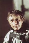 Steve McQueen on set of 'The Towering Inferno' (Orlando Suero) - Muzeo.com