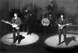 The Beatles Paul McCartney (Rue des Archives) - Muzeo.com