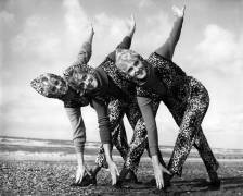 The Candy Sisters (Veronica, Angela And Jennifer) At Blackpool Beach December 12, 1963. (b/w photo) (Rue des Archives) - Muzeo.com