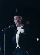 Top-Hatted Chanteuse (Slim Aarons) - Muzeo.com
