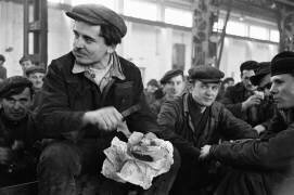 Usine à Slowenski Brod (Erich Lessing) - Muzeo.com