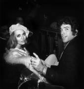 Warren Beatty and Faye Dunaway at Moulin Rouge in Paris (Rue des Archives) - Muzeo.com
