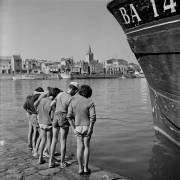 Young fishermen (Jean Ribière) - Muzeo.com