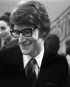 Yves Saint-Laurent, 1966 (Rue des Archives) - Muzeo.com