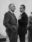 A Bordeaux, où se tenait une réunion électorale, Georges Pompidou avec Jacques Chaban-Delmas, maire de Bordeaux, le 23 mai 1969 (Rue des Archives) - Muzeo.com