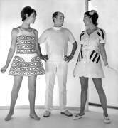 André Courreges et ses créations le 26 janvier 1968 (Rue des Archives) - Muzeo.com