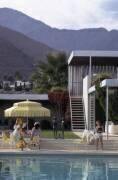 At The Linsk House (Slim Aarons) - Muzeo.com