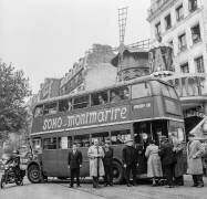 Autobus anglais (Rue des Archives) - Muzeo.com