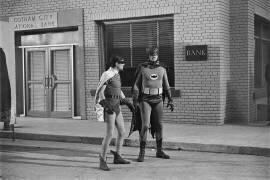 Batman et Robin sur le plateau de la série TV (Orlando Suero) - Muzeo.com