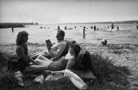 Berlin-Ouest, plage de Wannsee, famille (Erich Lessing) - Muzeo.com