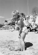 Brigitte Fossey au Festival de Cannes (Rue des Archives) - Muzeo.com