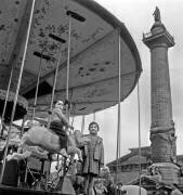 Carrousel à la Foire du Trône (Rue des Archives) - Muzeo.com