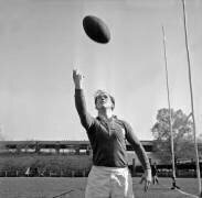 Clem Thomas, capitaine de l'équipe de rugby du Pays de Galles (Rue des Archives) - Muzeo.com