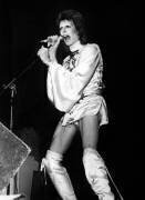 David Bowie sur scène pendant la tournée Ziggy Stardust (Rue des Archives) - Muzeo.com