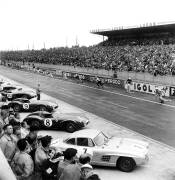 Départ de la course automobile française au Mans (Rue des Archives) - Muzeo.com